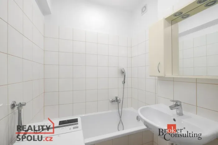 Pronájem bytu 1+1, Praha - Holešovice, U smaltovny, 40 m2