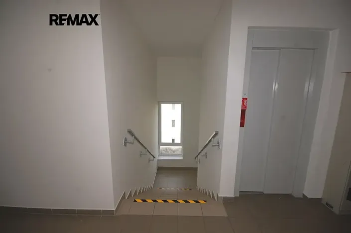 Pronájem bytu 1+kk, Velký Osek, U hřiště, 33 m2