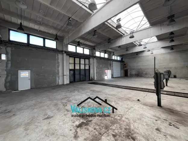 Pronájem výrobních prostor, Hulín, 370 m2