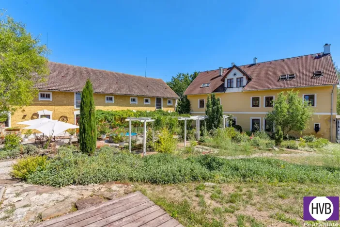Prodej obchodního prostoru, Žižice - Luníkov, 1900 m2