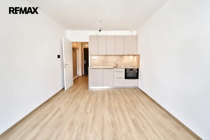 Pronájem bytu 1+kk, Hradec Králové - Nový Hradec Králové, Pod Zámečkem, 28 m2