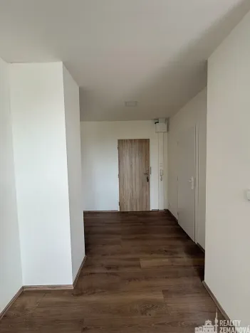 Pronájem bytu 1+kk, Praha - Troja, Svídnická, 28 m2