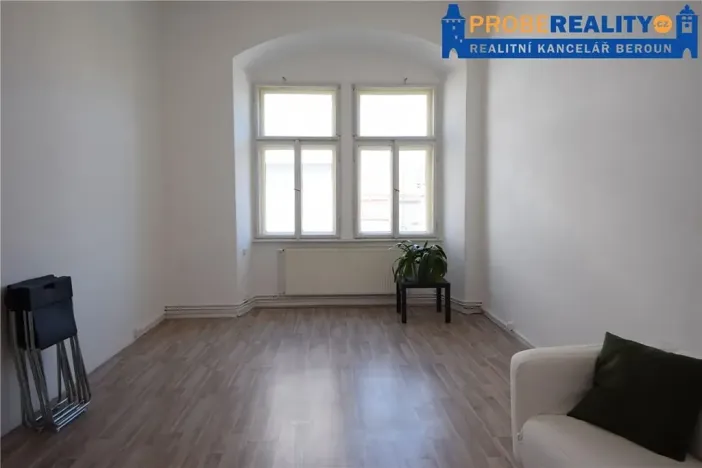 Pronájem kanceláře, Beroun, Husovo nám., 27 m2