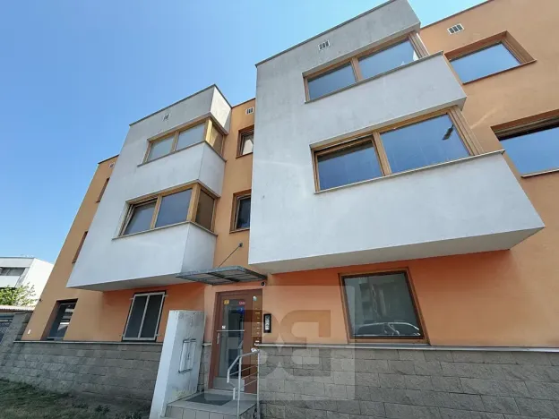 Pronájem bytu 1+kk, Hradec Králové, Na Střezině, 36 m2