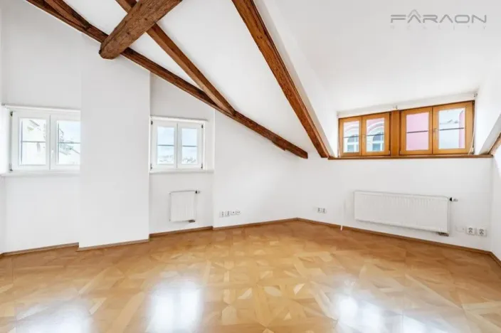 Pronájem kanceláře, Praha - Nové Město, Truhlářská, 221 m2