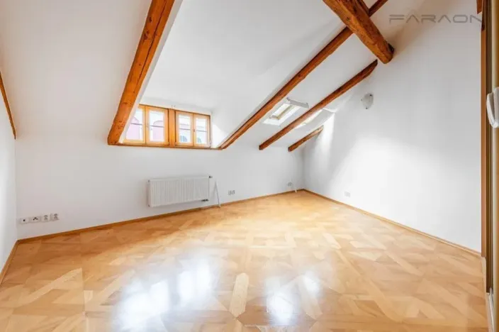 Pronájem kanceláře, Praha - Nové Město, Truhlářská, 221 m2