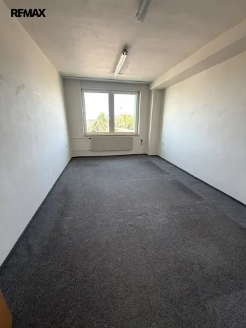 Pronájem kanceláře, Velké Meziříčí, Třebíčská, 400 m2