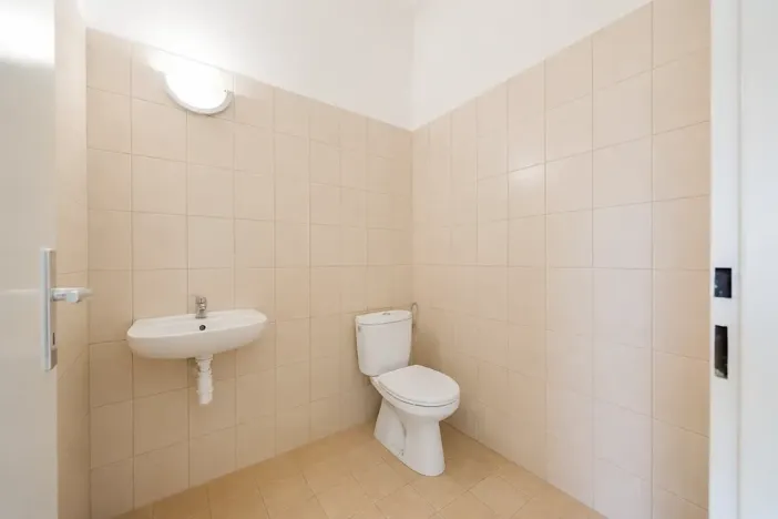 Prodej obchodního prostoru, Kamenice, 1737 m2