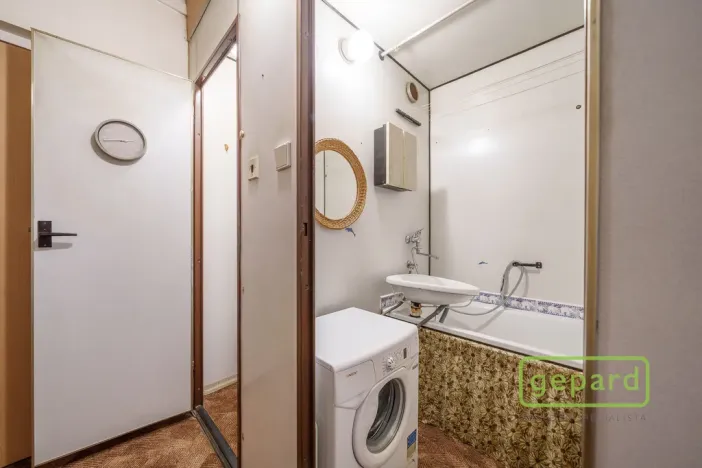 Prodej bytu 2+1, Karlovy Vary, Krymská, 55 m2