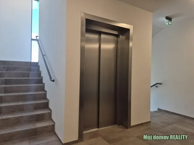 Pronájem bytu 1+kk, Praha - Smíchov, U Lihovaru, 31 m2