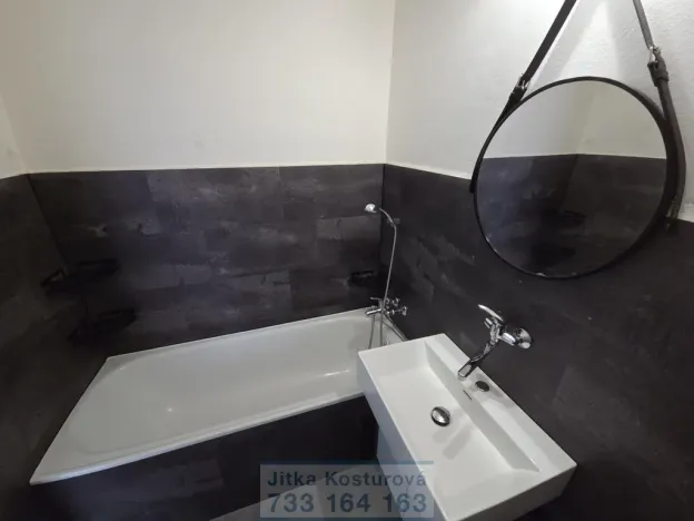 Pronájem bytu 3+1, Krnov - Pod Bezručovým vrchem, K. Čapka, 83 m2