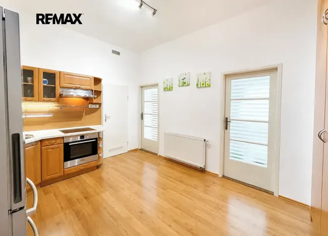 Pronájem bytu 2+kk, Praha - Vršovice, Vršovická, 51 m2