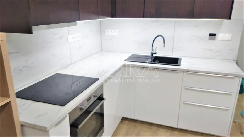 Pronájem bytu 2+kk, Praha - Holešovice, Jirečkova, 48 m2