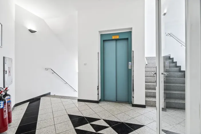 Pronájem kanceláře, Praha - Vysočany, Sokolovská, 27 m2