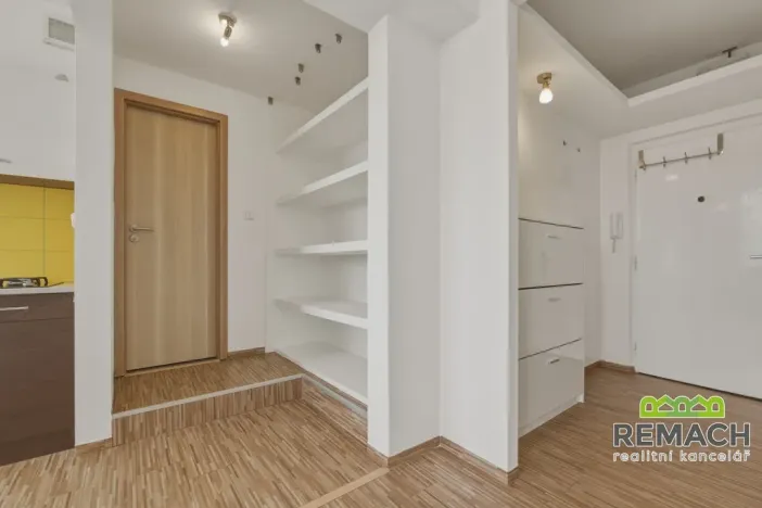 Pronájem bytu 1+kk, Zlín, Ševcovská, 33 m2