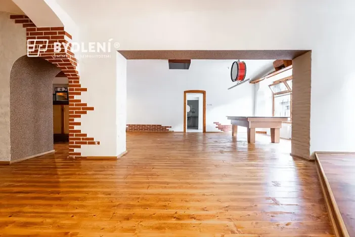 Pronájem restaurace, Krupka, Husitská, 330 m2