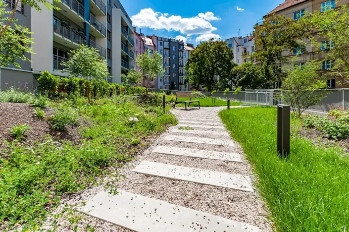 Pronájem bytu 1+kk, Praha - Vysočany, Bassova, 28 m2