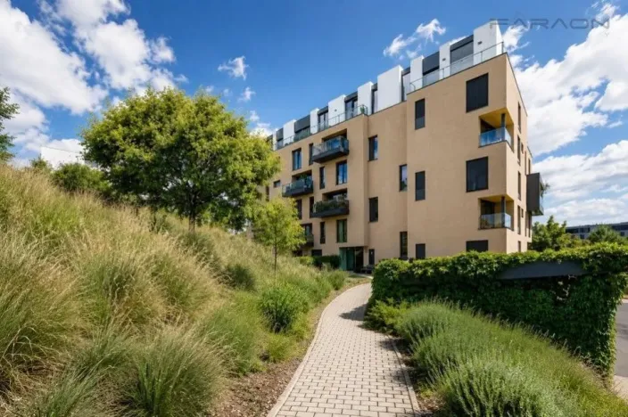 Pronájem bytu 2+kk, Praha - Libeň, Menclova, 66 m2