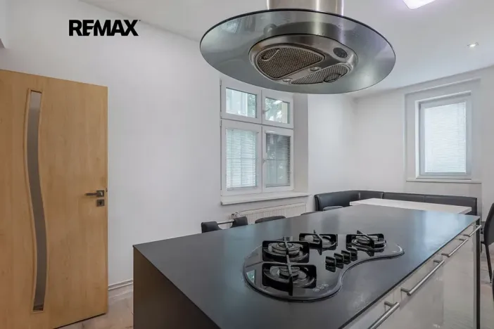 Pronájem bytu 4+kk, Praha - Smíchov, Pod tratí, 111 m2