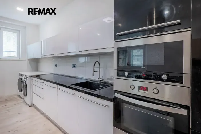 Pronájem bytu 4+kk, Praha - Smíchov, Pod tratí, 111 m2