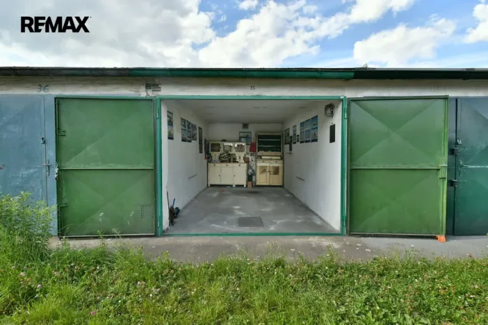 Pronájem garáže, Hradec Králové, Bratří Štefanů, 16 m2