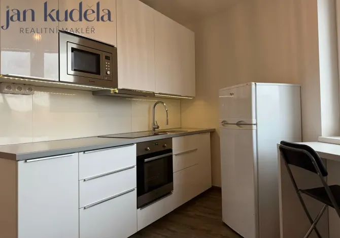 Pronájem bytu 1+kk, Brno, třída Generála Píky, 36 m2