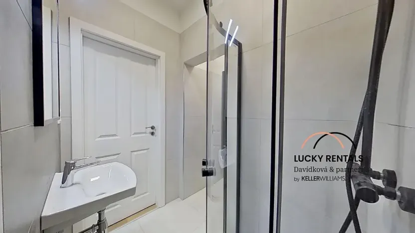Pronájem bytu 1+1, Praha - Podolí, U Kublova, 41 m2