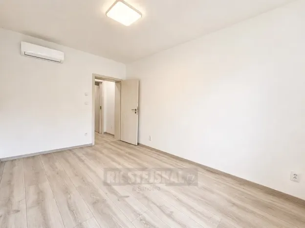 Pronájem bytu 2+1, České Budějovice - České Budějovice 7, Lidická tř., 55 m2
