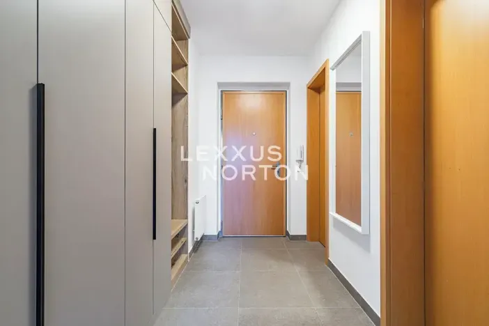 Pronájem bytu 2+kk, Praha - Prosek, Valečovská, 56 m2