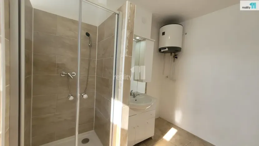 Pronájem bytu 1+1, Týnec nad Labem, Lžovická, 32 m2