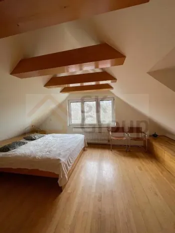 Pronájem atypického bytu, Karlovy Vary, Ondříčkova, 120 m2