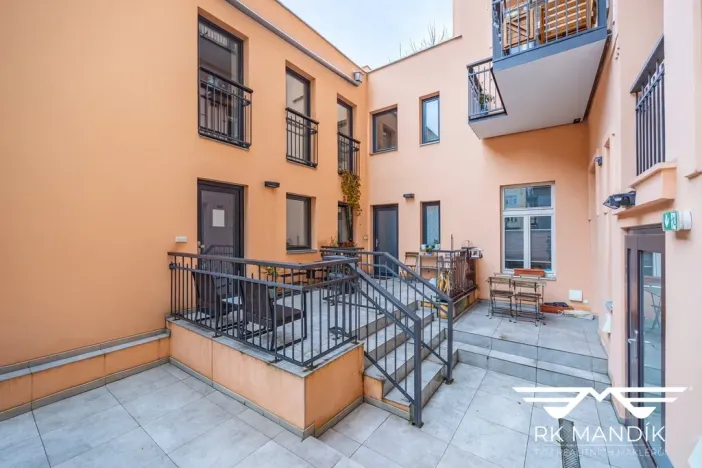 Pronájem bytu 2+kk, Praha - Karlín, Pernerova, 42 m2