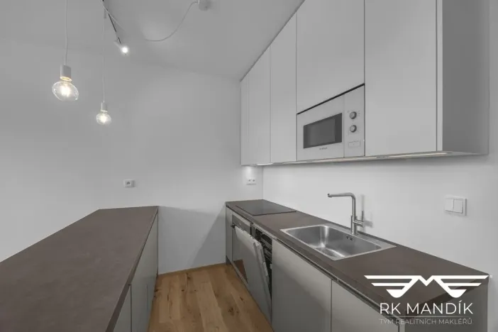 Pronájem bytu 1+kk, Praha - Prosek, Valečovská, 45 m2
