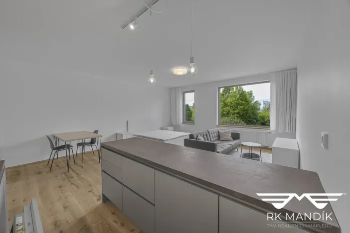 Pronájem bytu 1+kk, Praha - Prosek, Valečovská, 45 m2