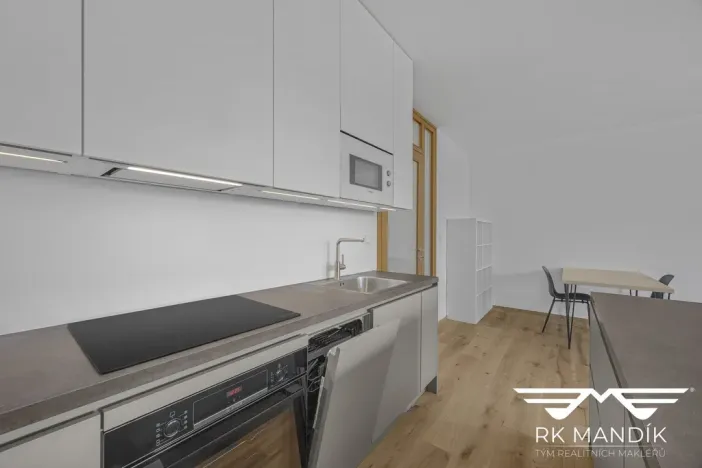 Pronájem bytu 1+kk, Praha - Prosek, Valečovská, 45 m2