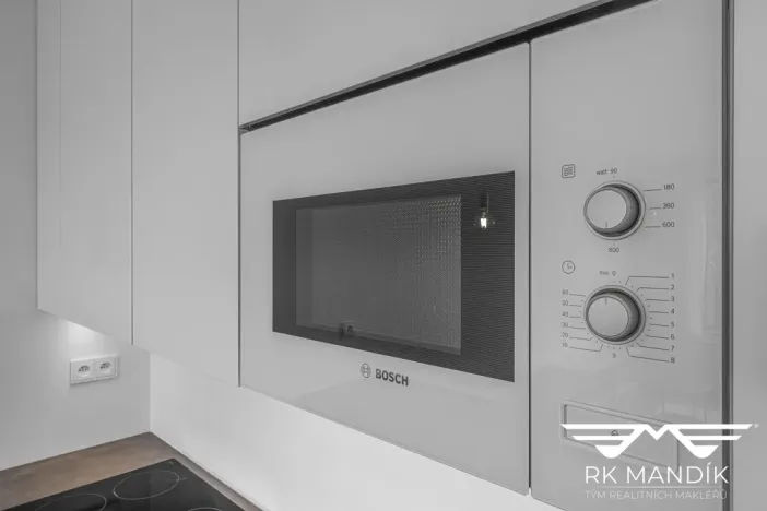 Pronájem bytu 1+kk, Praha - Prosek, Valečovská, 45 m2