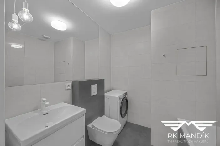 Pronájem bytu 1+kk, Praha - Prosek, Valečovská, 45 m2