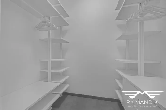 Pronájem bytu 1+kk, Praha - Prosek, Valečovská, 45 m2