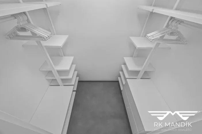 Pronájem bytu 1+kk, Praha - Prosek, Valečovská, 45 m2