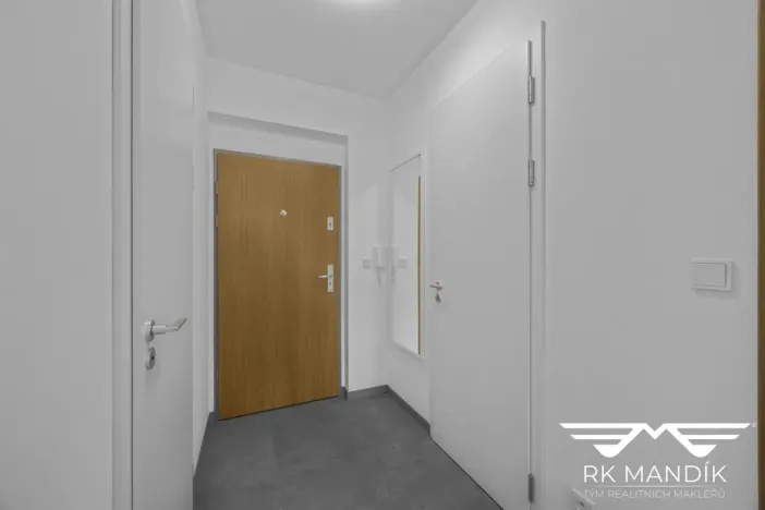 Pronájem bytu 1+kk, Praha - Prosek, Valečovská, 45 m2
