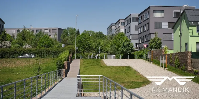 Pronájem bytu 1+kk, Praha - Prosek, Valečovská, 45 m2