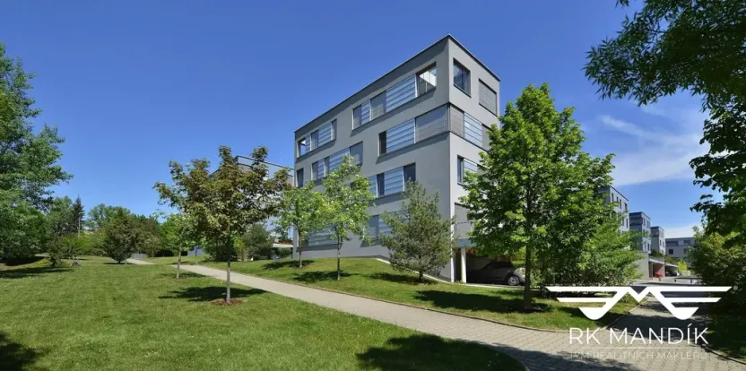 Pronájem bytu 1+kk, Praha - Prosek, Valečovská, 45 m2