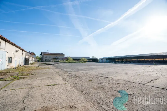 Prodej výrobních prostor, Chotětov, Husovo náměstí, 3000 m2