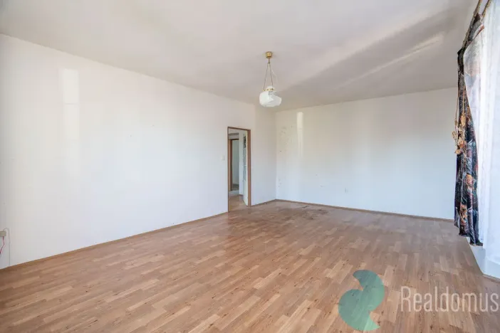 Prodej výrobních prostor, Chotětov, Husovo náměstí, 3000 m2