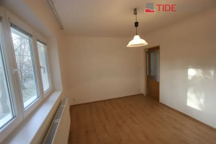 Pronájem bytu 2+1, Praha - Uhříněves, V bytovkách, 60 m2