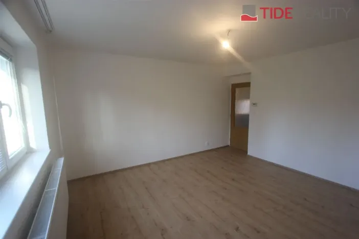 Pronájem bytu 2+1, Praha - Uhříněves, V bytovkách, 60 m2