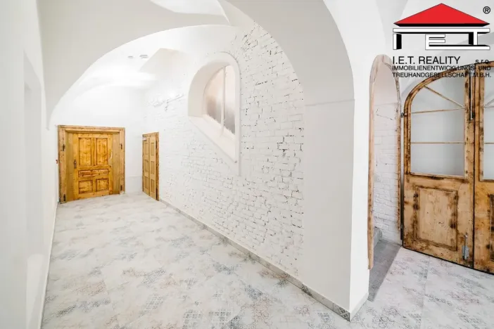 Prodej kanceláře, Frýdek-Místek, Zámecké nám., 89 m2