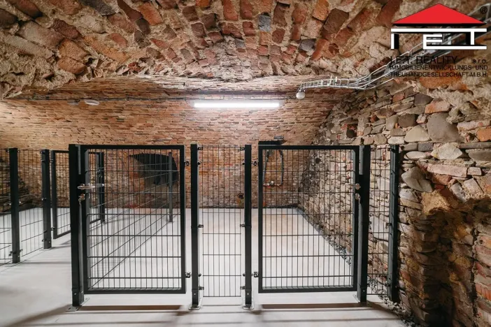 Prodej kanceláře, Frýdek-Místek, Zámecké nám., 74 m2