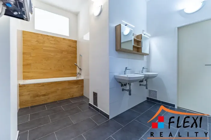 Pronájem bytu 2+1, Ostrava, Korunní, 105 m2