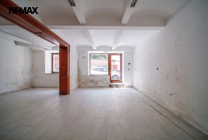 Prodej obchodního prostoru, Karlovy Vary, Moravská, 160 m2